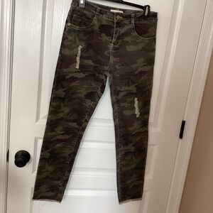 Denim by Ellison Distressed Camo Jeans Size S